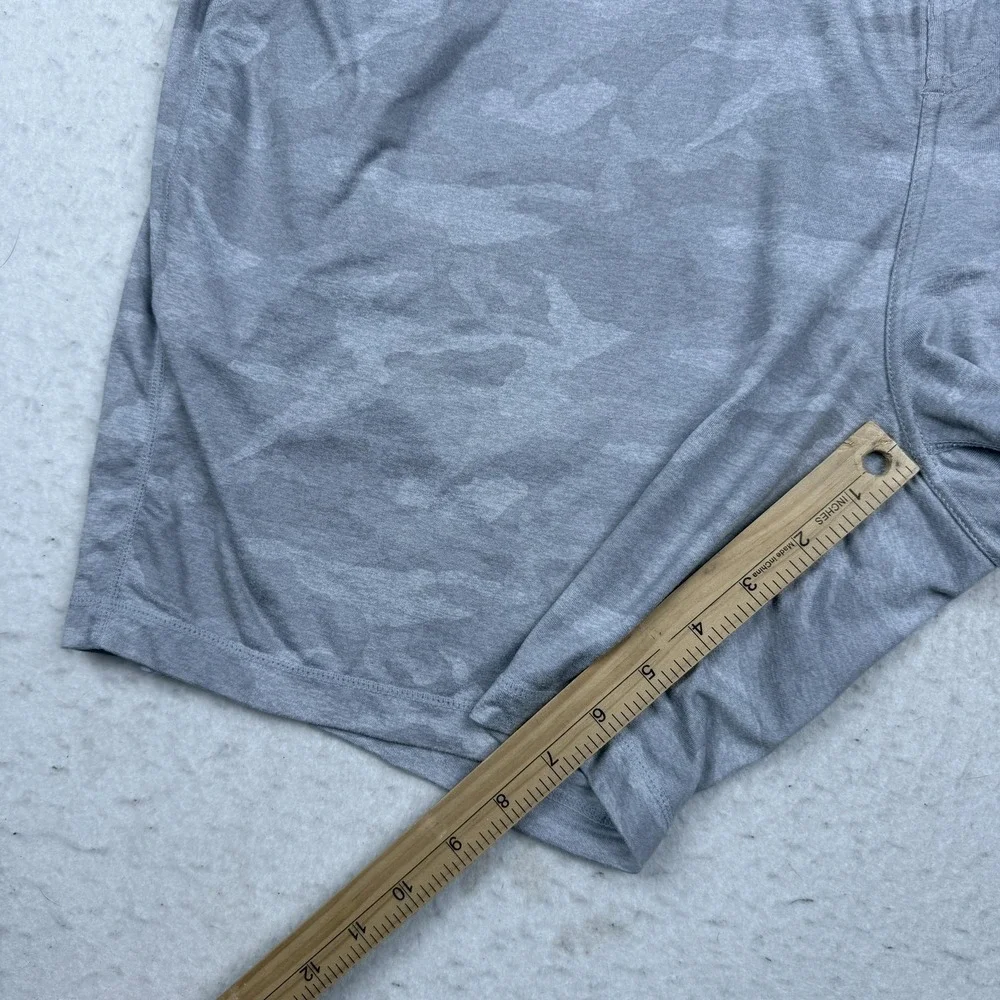 Vuori Shorts Mens 2XL Gray Camo Athletic Jersey Drawstring 7 Inseam Pockets V344